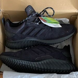 New in box women’s Adidas alphaboost size 7